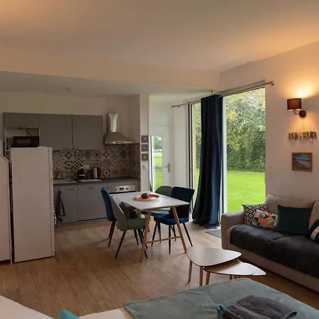 Hotel Chateau De Surville (Manche)