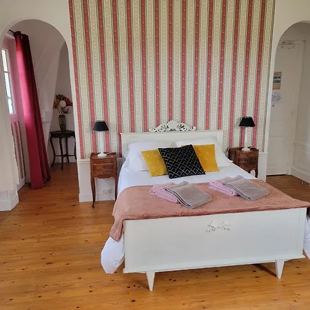 Hotel Chateau De Surville (Manche)