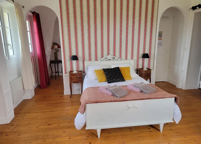 Hotel Chateau De Surville (Manche)